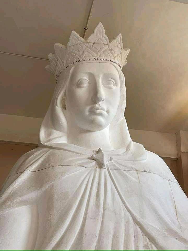 مجسم السيدة العذراء مريم