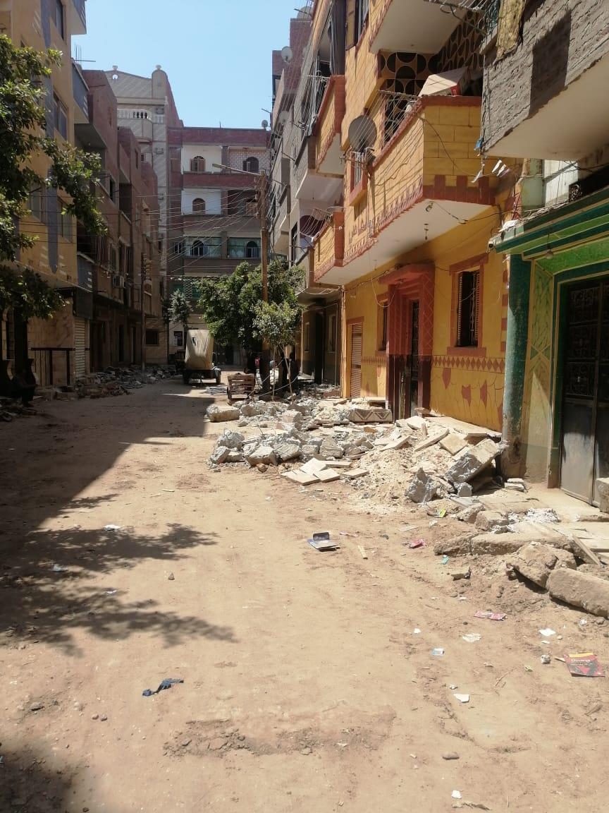 محافظ أسيوط: مواصلة تنفيذ حملات تركيب بلدورات والانترلوك بشوارع مدينة ديروط تمهيداً أعمال الرصف