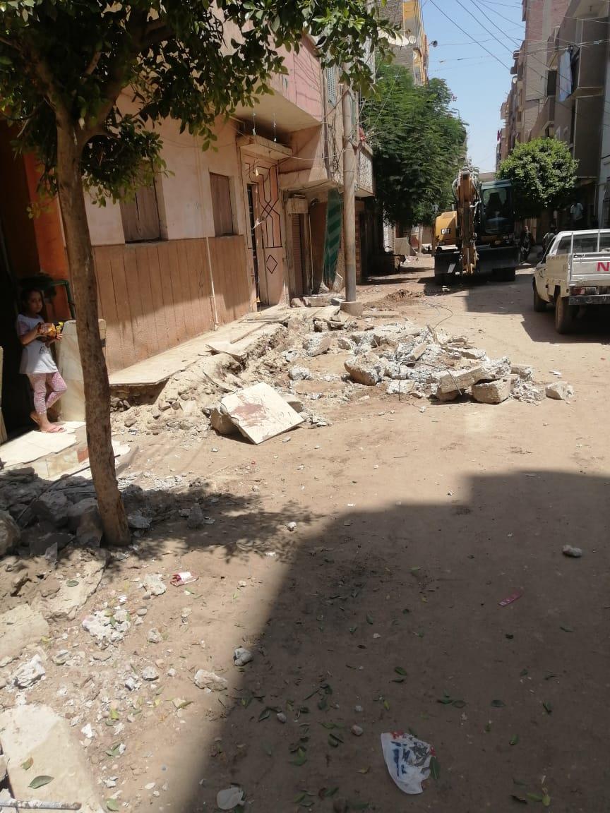 محافظ أسيوط: مواصلة تنفيذ حملات تركيب بلدورات والانترلوك بشوارع مدينة ديروط تمهيداً أعمال الرصف