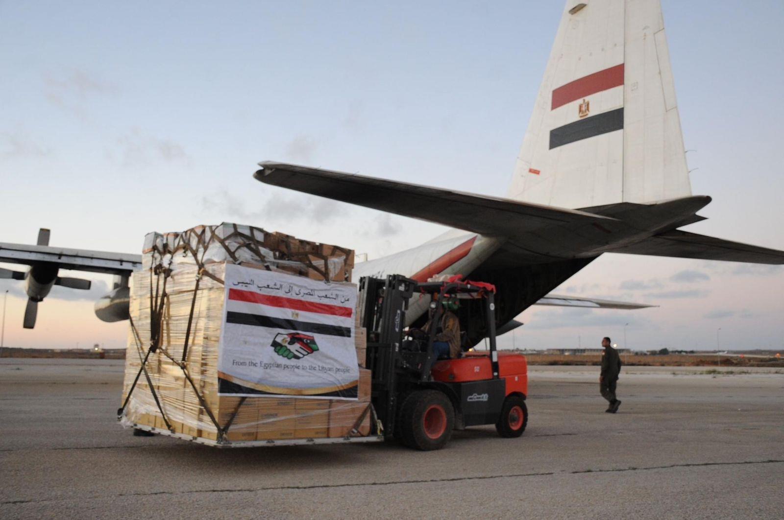 تنفيذاً لتوجيهات الرئيس.. مصر ترسل مساعدات إنسانية للشعب الليبى الشقيق