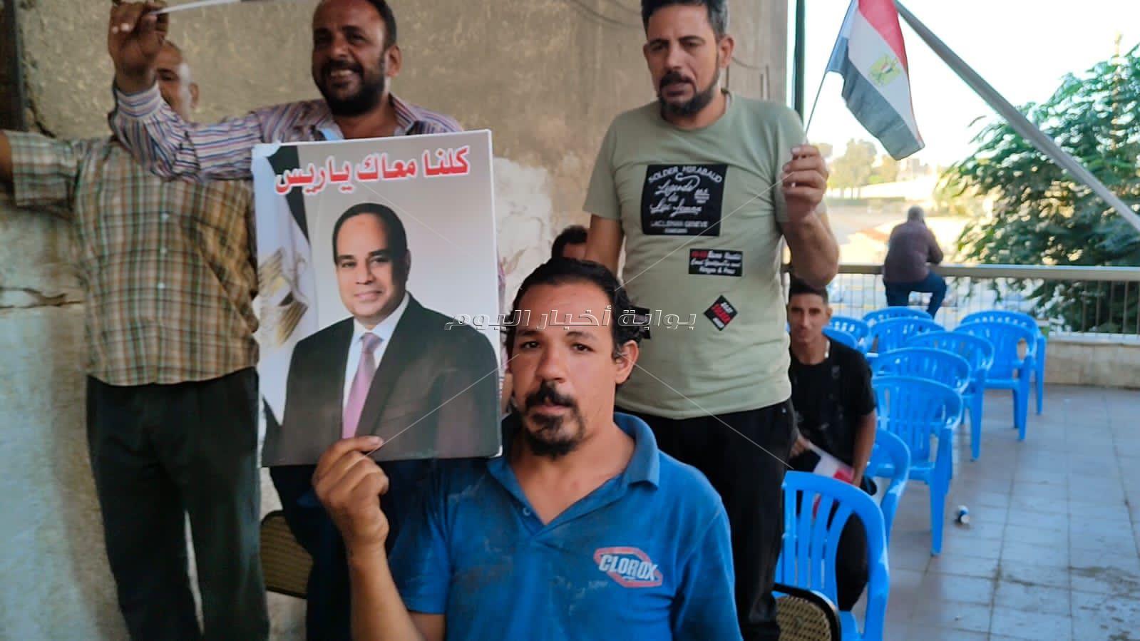فيديو وصور ..لليوم الثالث إقبال كبير من المواطنين لتحرير توكيلات تاييد للرئيس السيسي بالقاهرة 