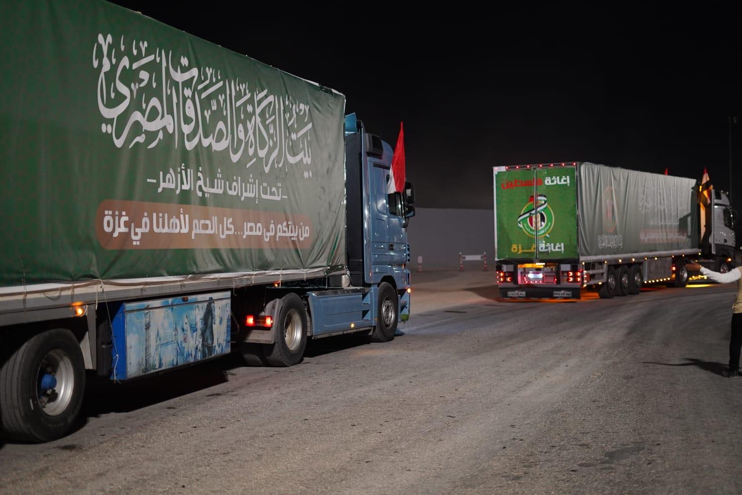 من القاهرة إلى غزة ... أول الغيث قطرة   «غزة» تستقبل 18 شاحنة عملاقة  من «بيت الزكاة والصدقات»