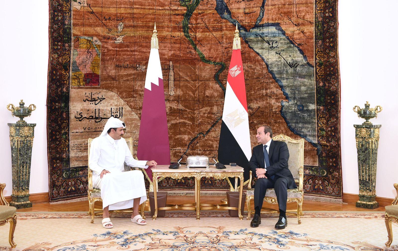 الرئيس السيسي وأمير قطر يؤكدان استمرار التشاور من أجل وقف التصعيد في غزة
