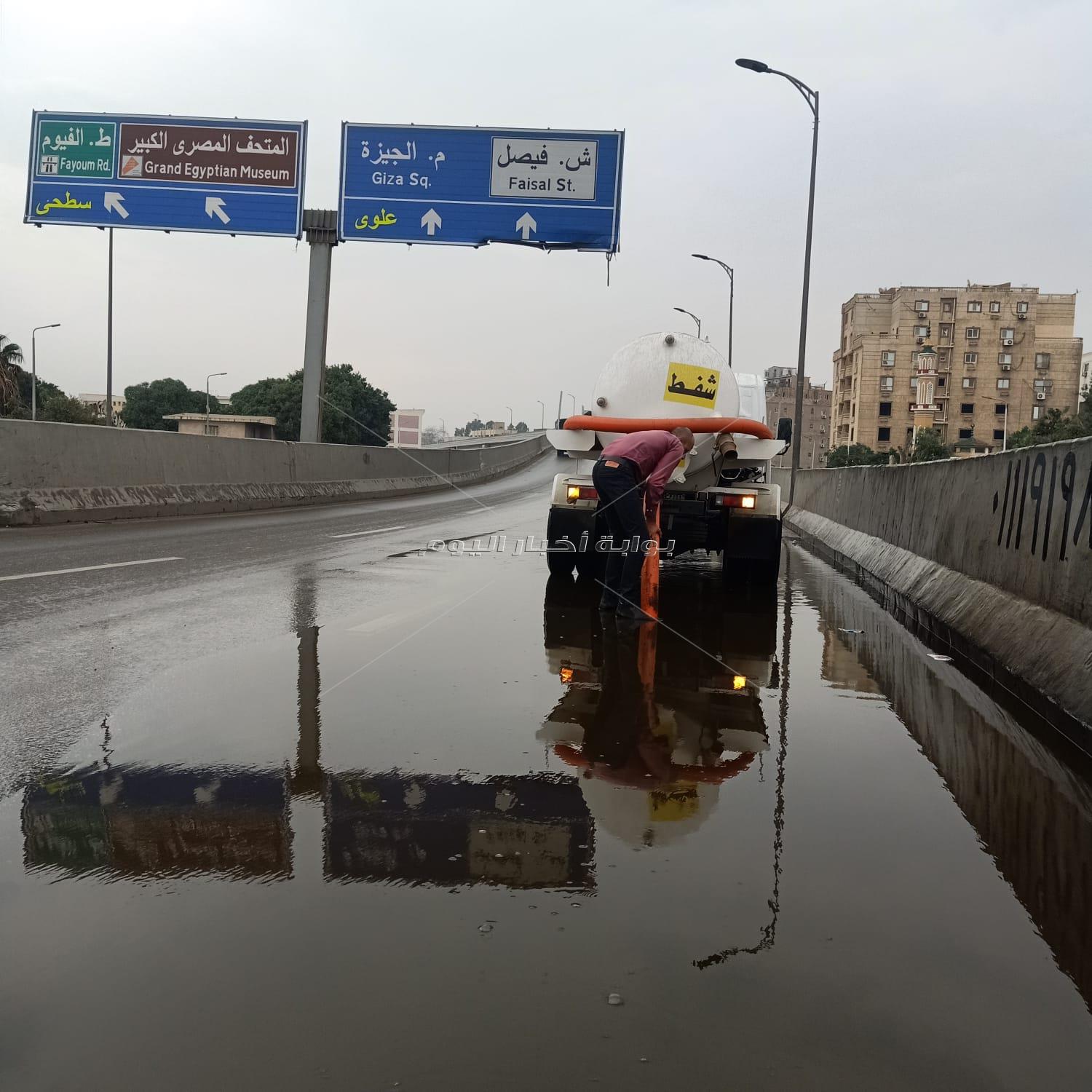محافظة الجيزة تدفع بـ 16 سيارة شفط وفرق عمل بعددًا من النقاط الساخنة للتعامل مع أي هطول للأمطار