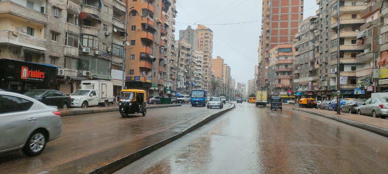 موجة من الطقس السيئ تضرب الإسكندرية بأمطار رعدية