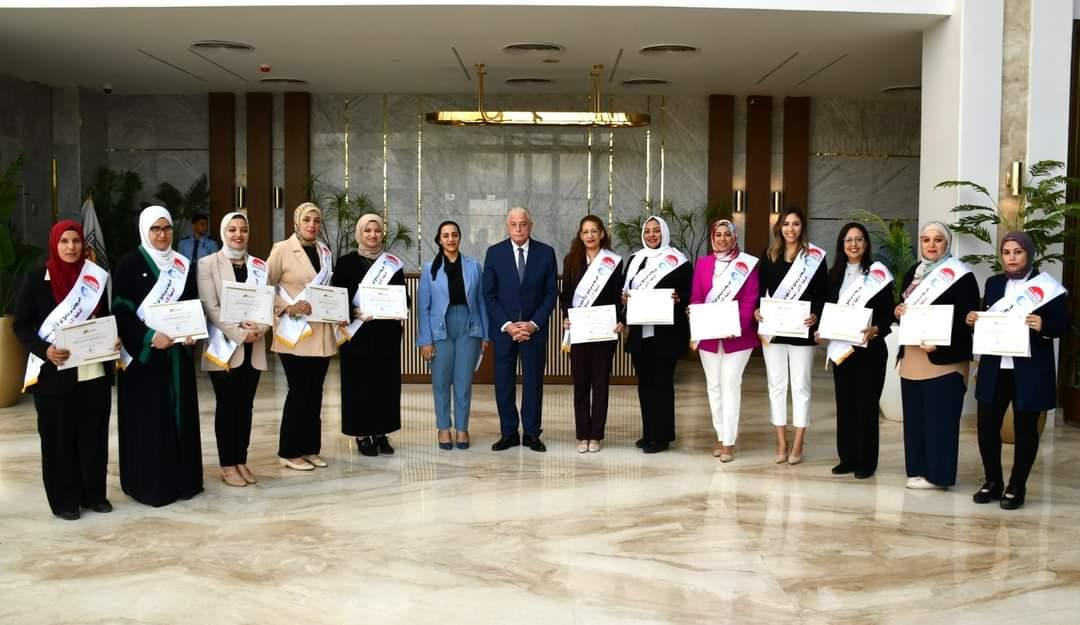 محافظ جنوب سيناء يلتقي بمجموعة من خريجات برنامج «المرأة تقود في المحافظات المصرية»