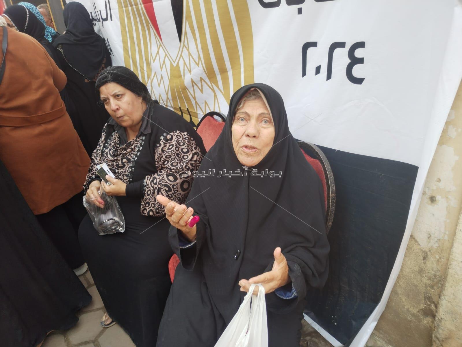 مسنة: أنا جاية علشان خاطر مصر