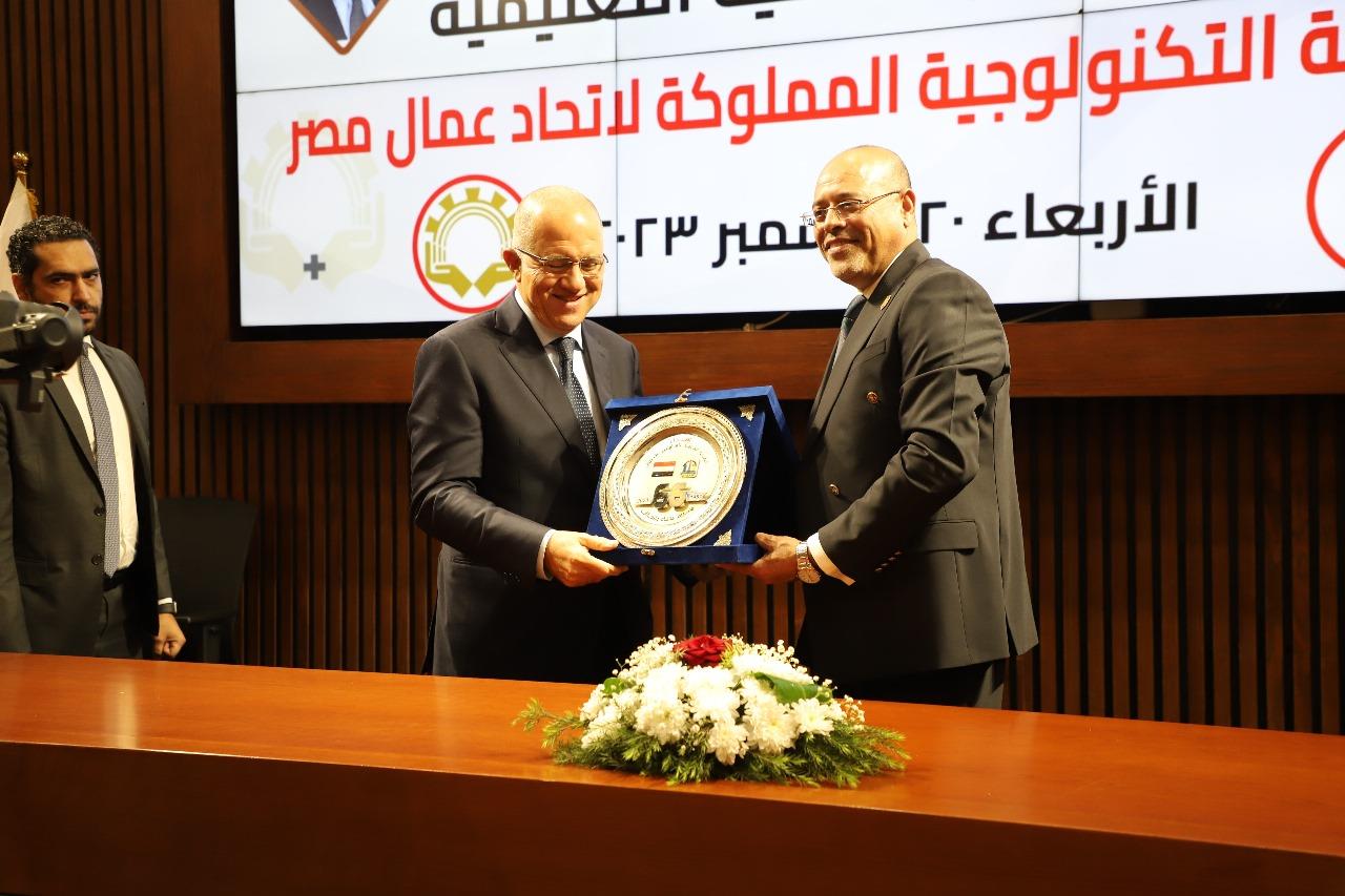 بروتوكول تعاون بين عمال مصر واتحاد الصناعات لإدارة الجامعة التكنولوجية 