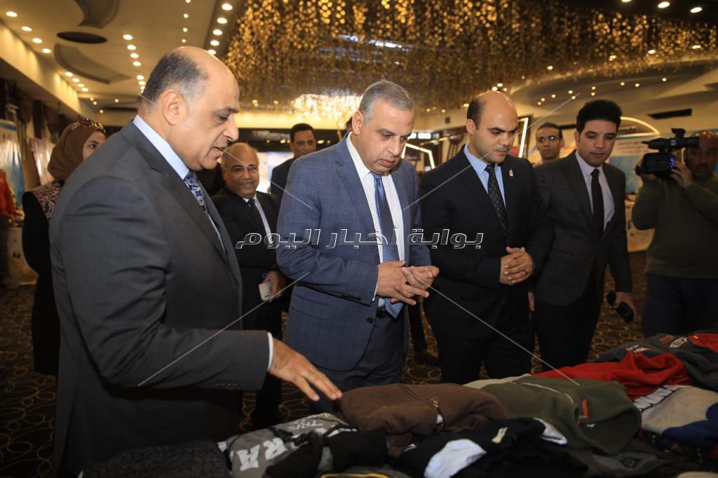*محافظ سوهاج يفتتح معرض " دكان الفرحة " لتوفير 30 ألف قطعة ملابس  للأسر الأولى بالرعاية*