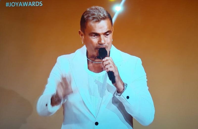 عمرو دياب يُغني «يا أنا يا لأ» بختام Joy Awards