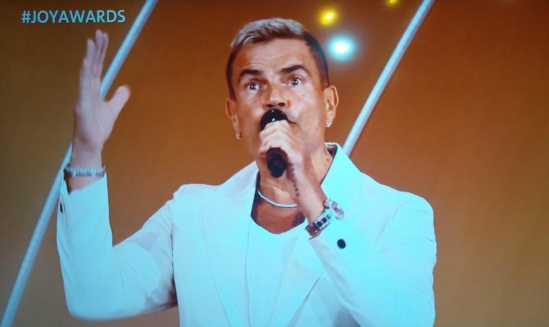 عمرو دياب يُغني «يا أنا يا لأ» بختام Joy Awards