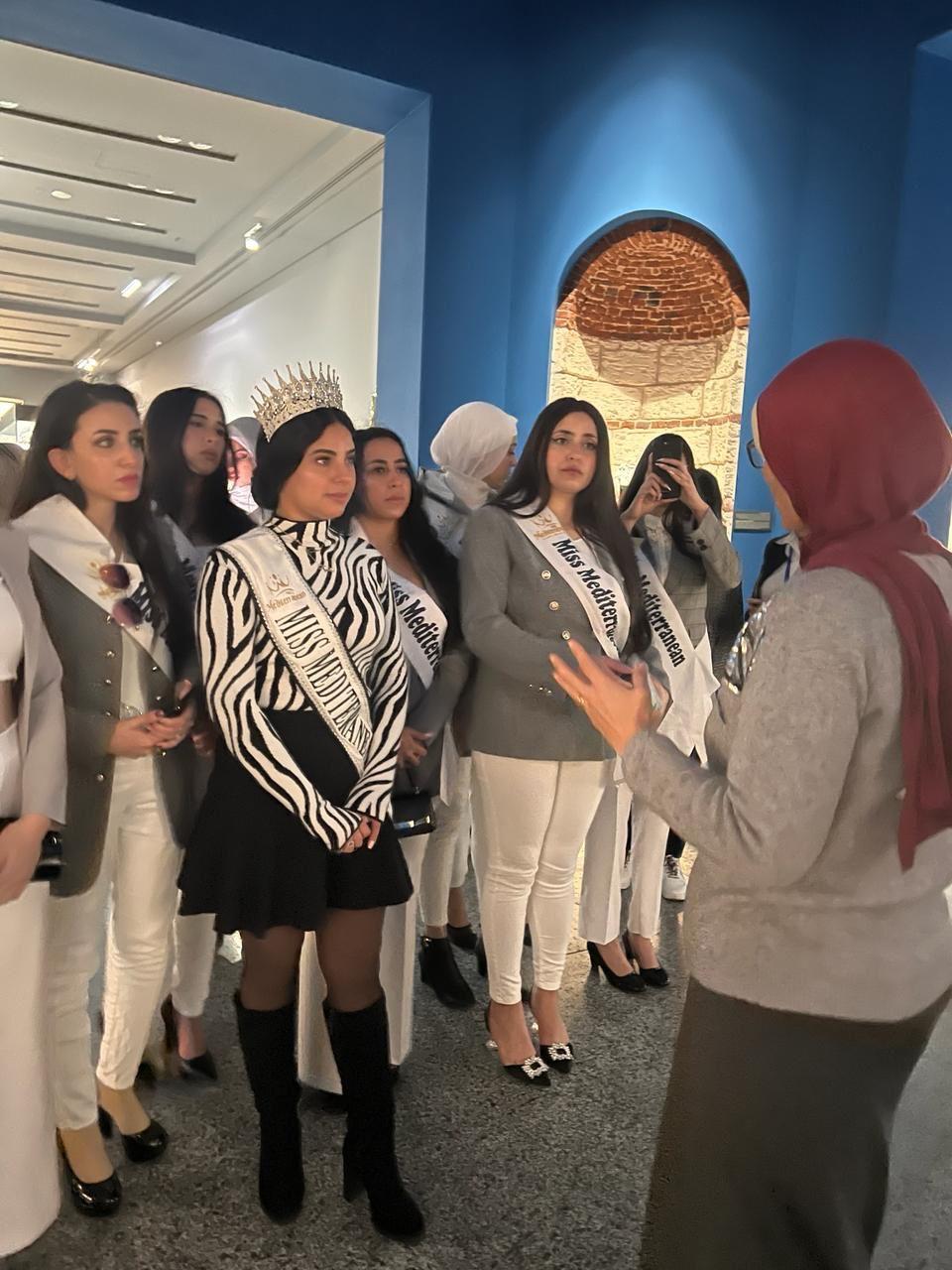 ملكات جمال البحر المتوسط في زيارة تعريفية للمتحف اليوناني الروماني بالإسكندرية