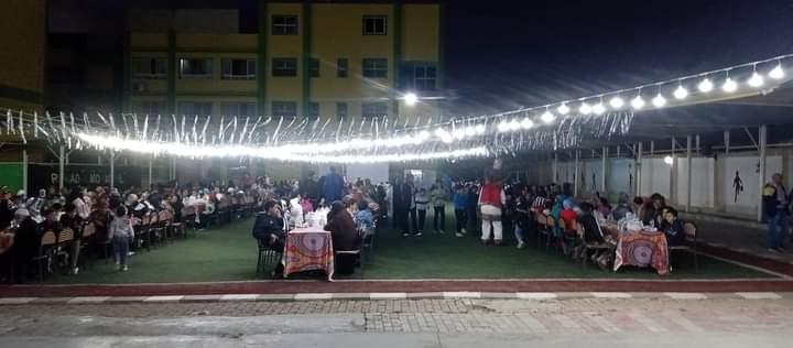 بالتنورة والعرائس والاكروبات .. اطول مائدة افطار رمضانية ل64 مدرسة بالقاهرة/ صور