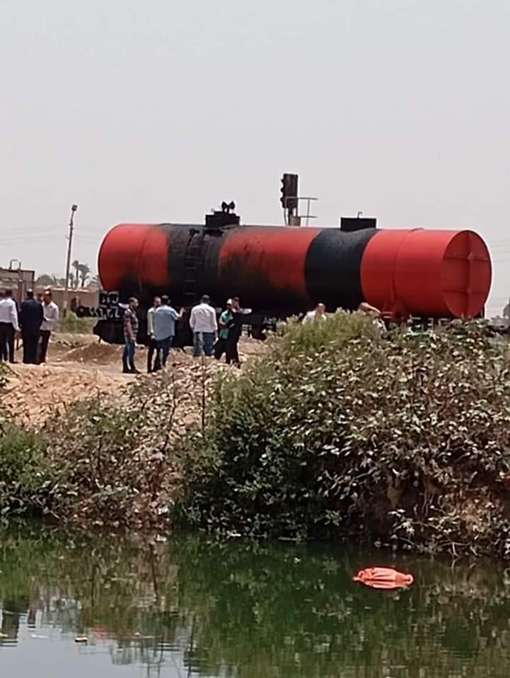 عودة حركة القطارات بعد توقفها بسبب حريق  عربة بترول بسوهاج 