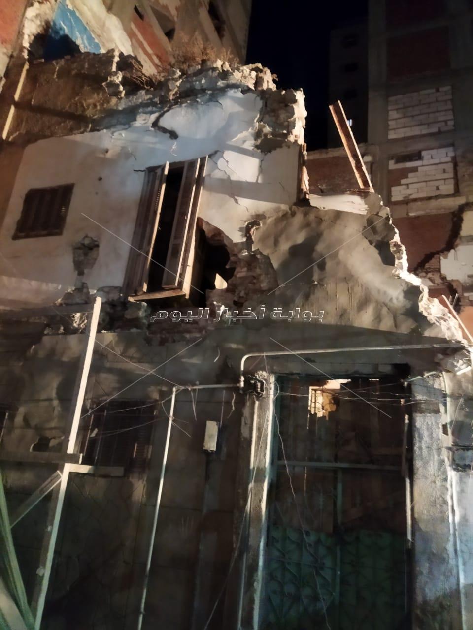 انهيار منزل قديم وسط الإسكندرية