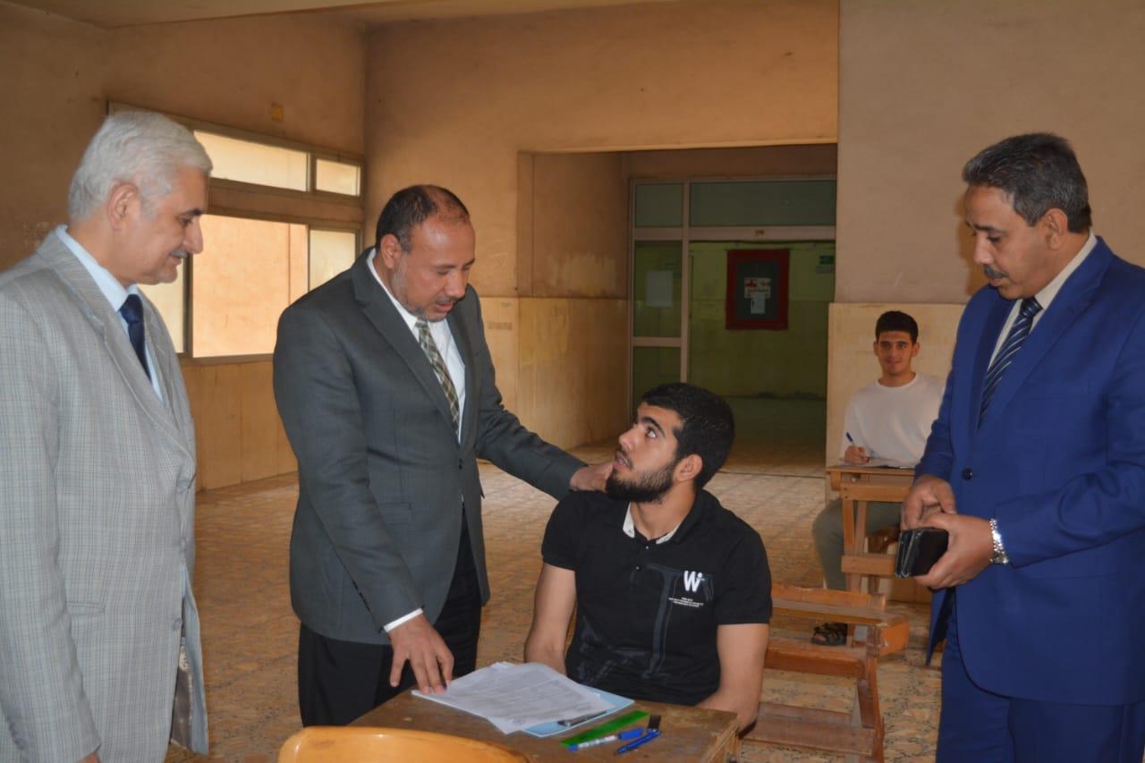 نائب رئيس جامعة الأزهر للوجه القبلي يتابع سير امتحانات الفصل الدراسي الثاني 