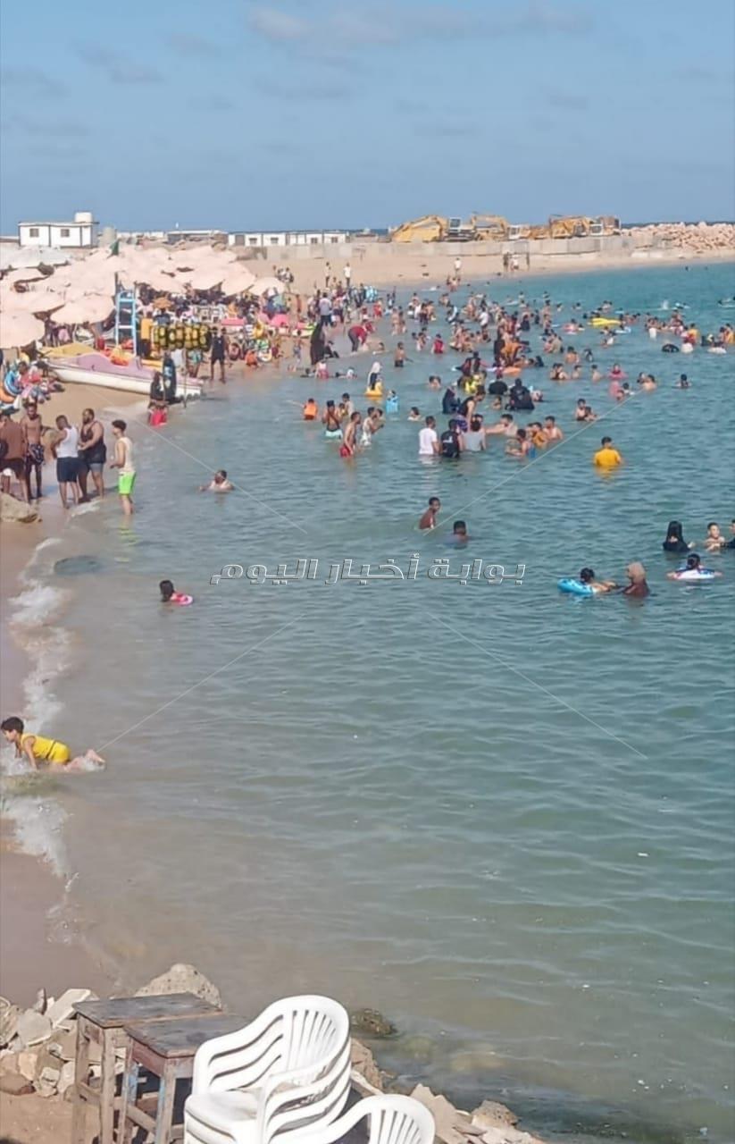 نائب محافظ الإسكندرية تتفقد الشواطئ لمتابعة تقديم الخدمات للمصطافين