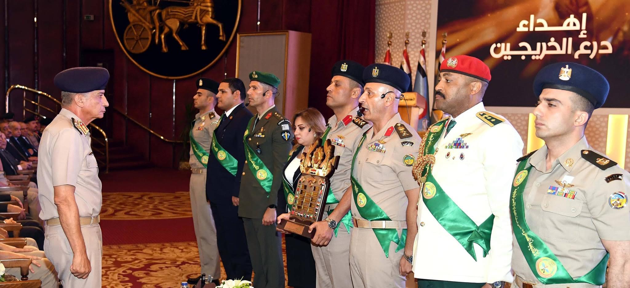  القائد العام للقوات المسلحة يشهد تخرج دورات جديدة من دارسى الأكاديمية