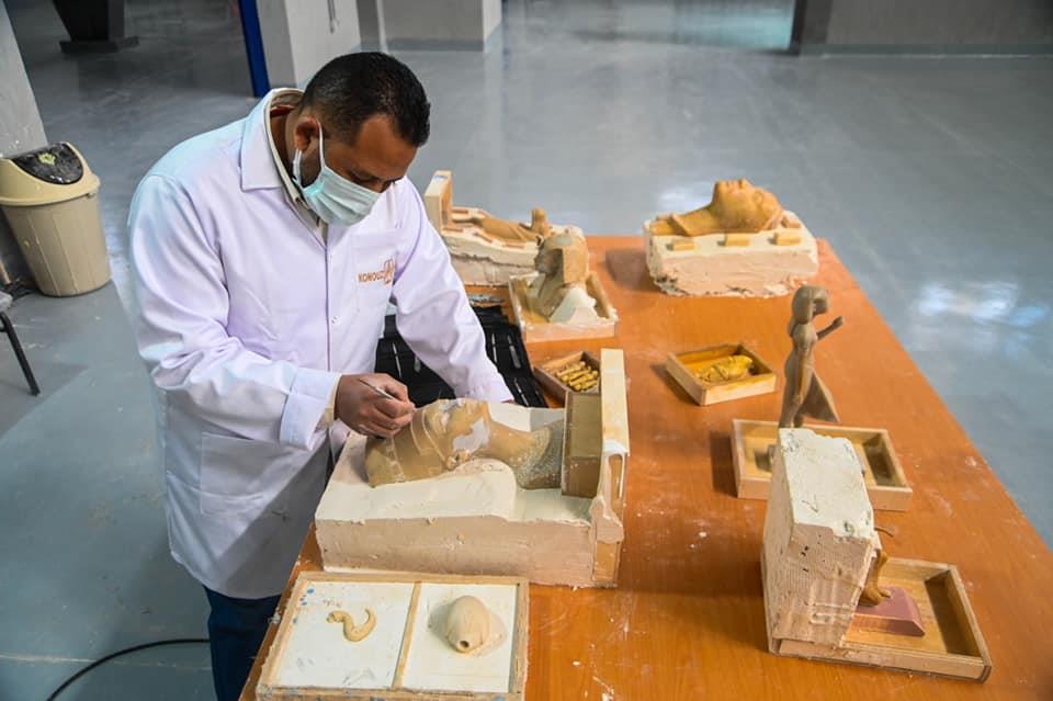 مصنع للمستنسخات الأثرية في مصر والشرق الأوسط 
