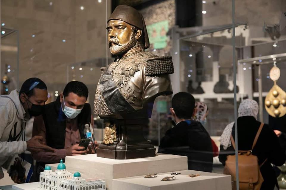 توافد المئات على المتحف القومي للحضارة المصرية