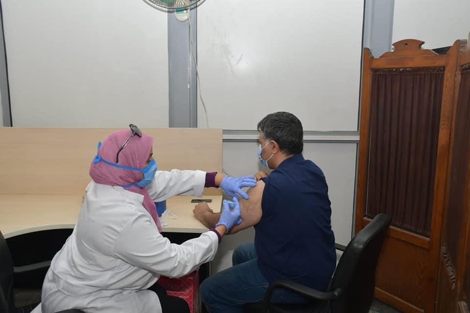 جامعة القاهرة تتوسع في حملتها لتطعيم جميع منسوبي الجامعة