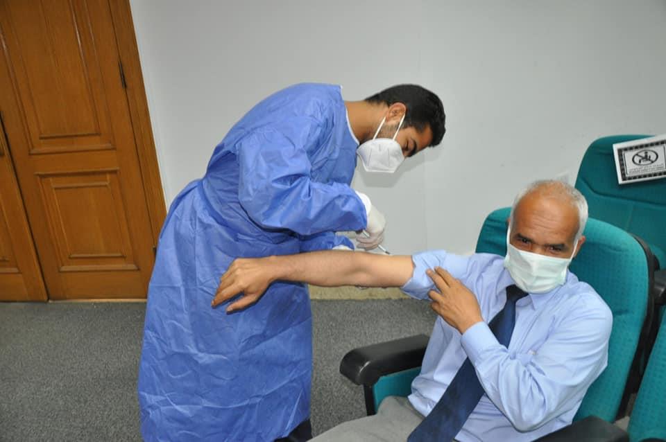 جامعة حلوان تبدأ حملة التطعيم بلقاح كورونا لمنتسبيها