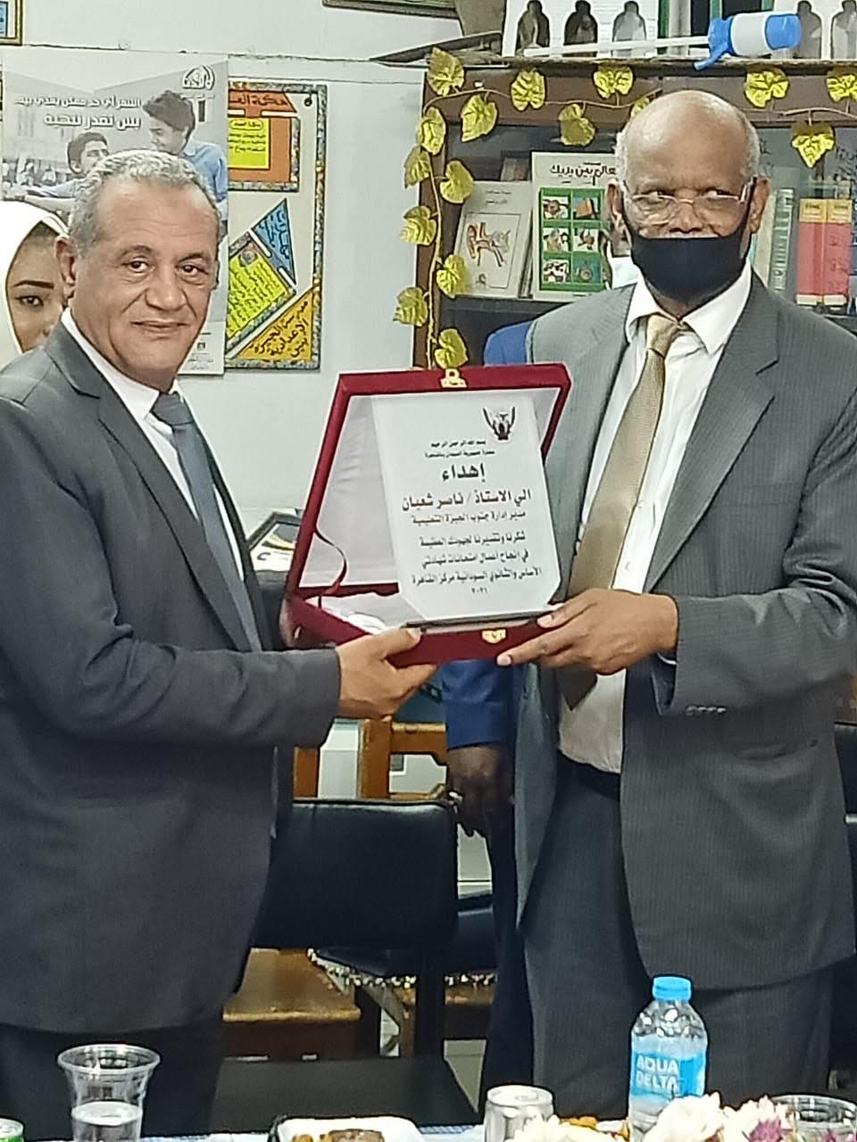 سفير السودان يكرم الجيار وناصر بدرع السفارة 