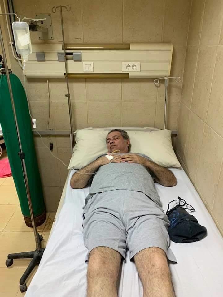 نقل توفيق عكاشة إلى المستشفى بعد أزمة صحية مفاجئة | صور