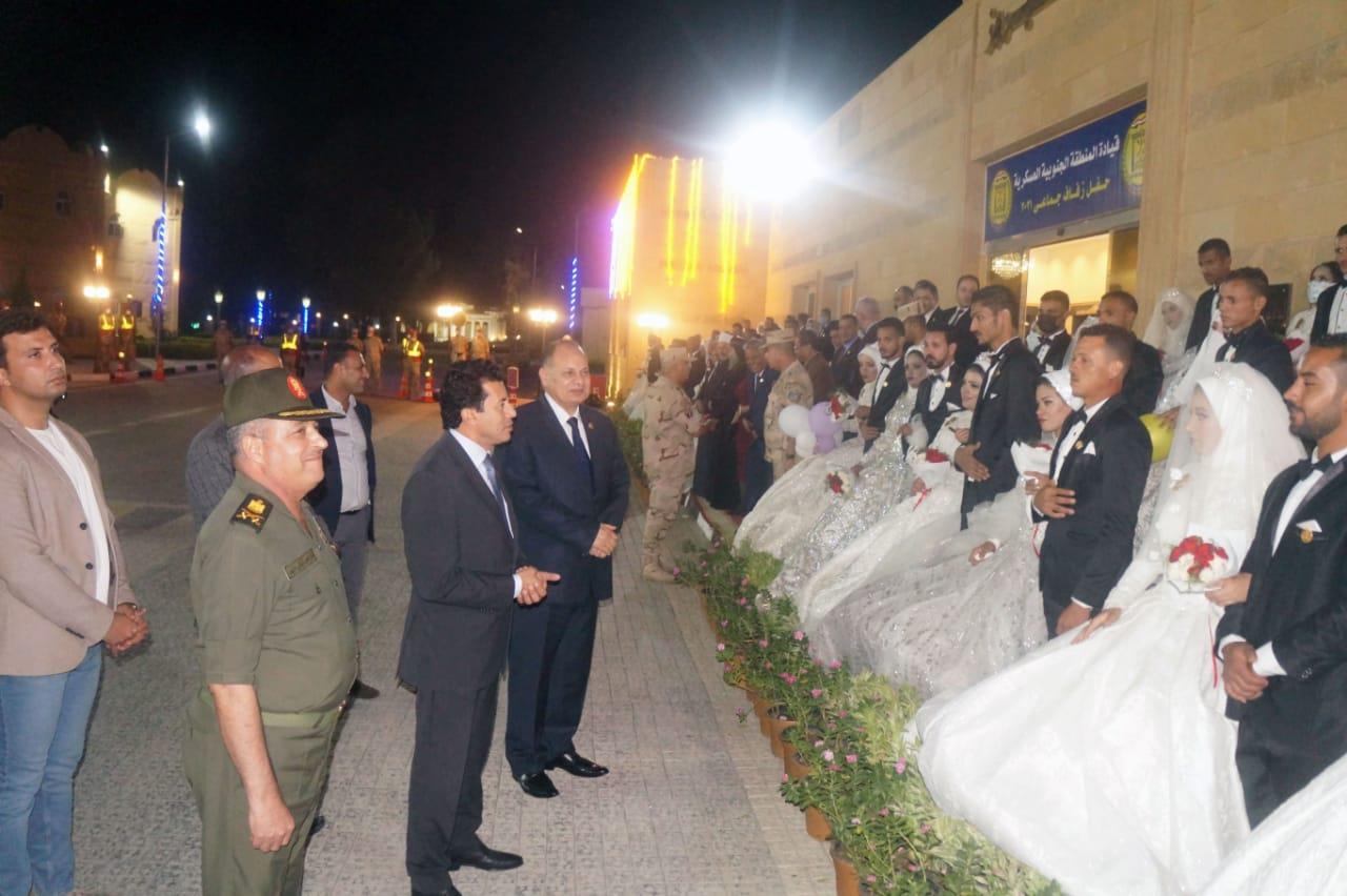 المنطقة الجنوبية العسكرية تنظم حفل زفاف جماعي لعدد من الأسر الأكثر احتياجا