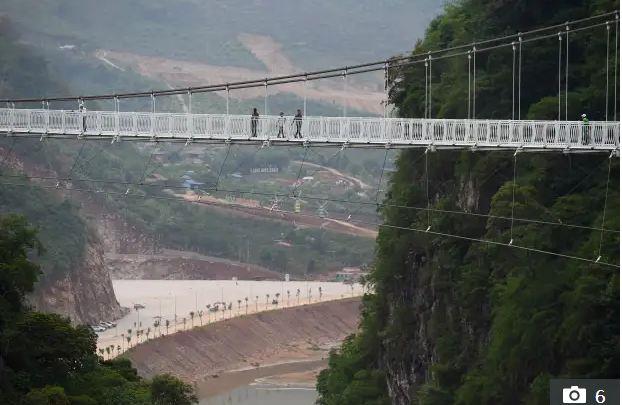  أطول جسر زجاجي في العالم يفتتح للسياح