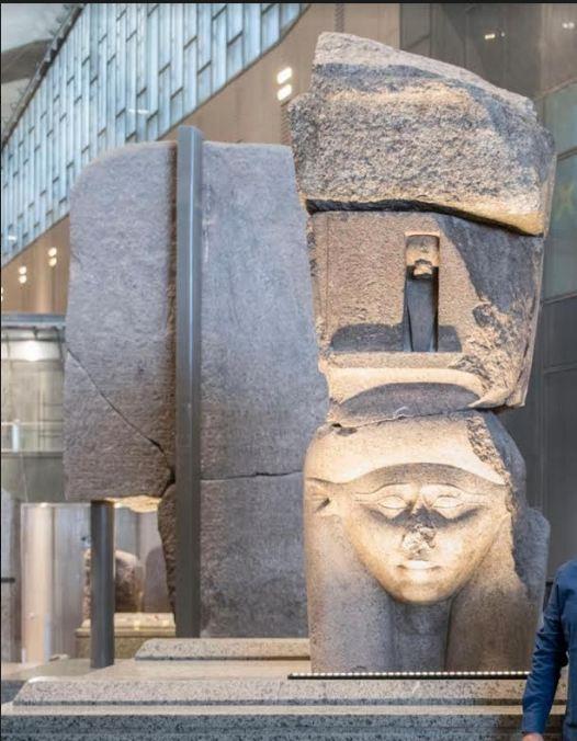  إضاءة ملوك الدرج العظيم بالمتحف المصرى الكبير