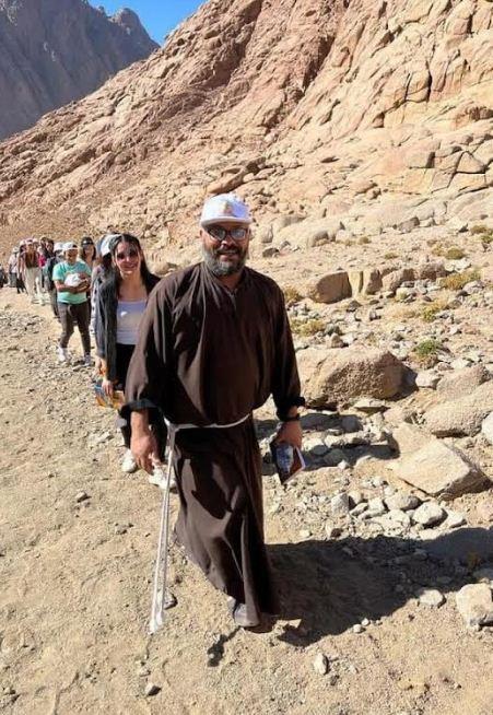  الرهبان الفرنسيسكان يحجون إلى جبل موسى لمباركة مشروع التجلى العظم