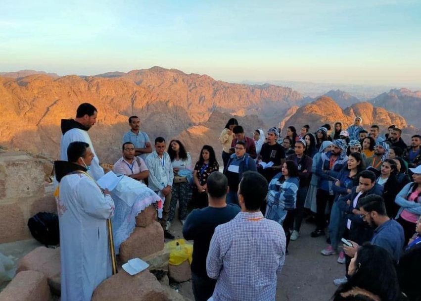  الرهبان الفرنسيسكان يحجون إلى جبل موسى لمباركة مشروع التجلى العظم