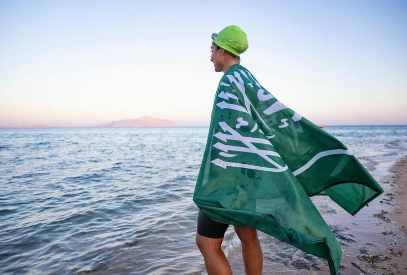 مريم بن لادن أول سباحة عربية تجتاز البحر الأحمر 