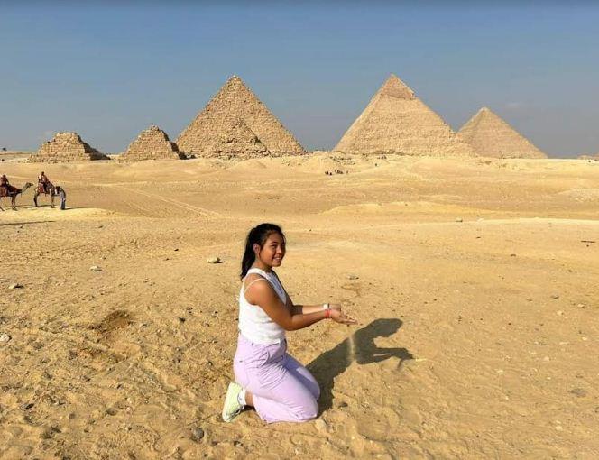 عمرها 11 عام ...اصغر ناشطة مناخ في العالم تزور الأهرامات 
