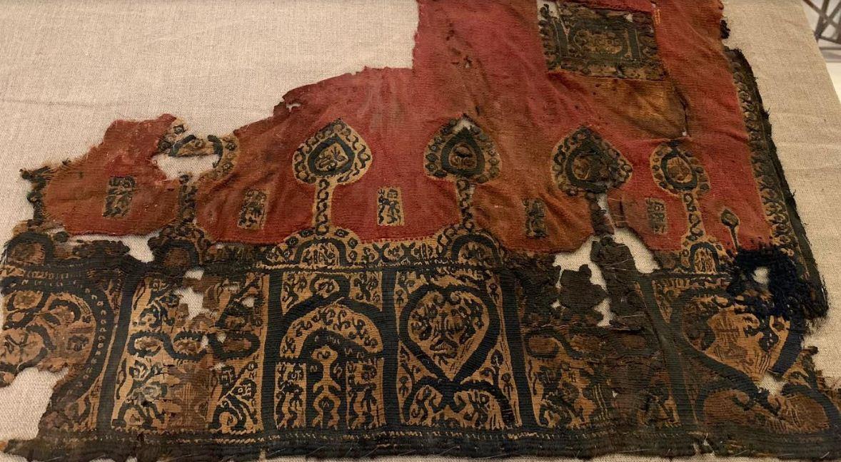 معرضا أثريا مؤقتا للآثار القبطية في المتحف المصري بالتحرير