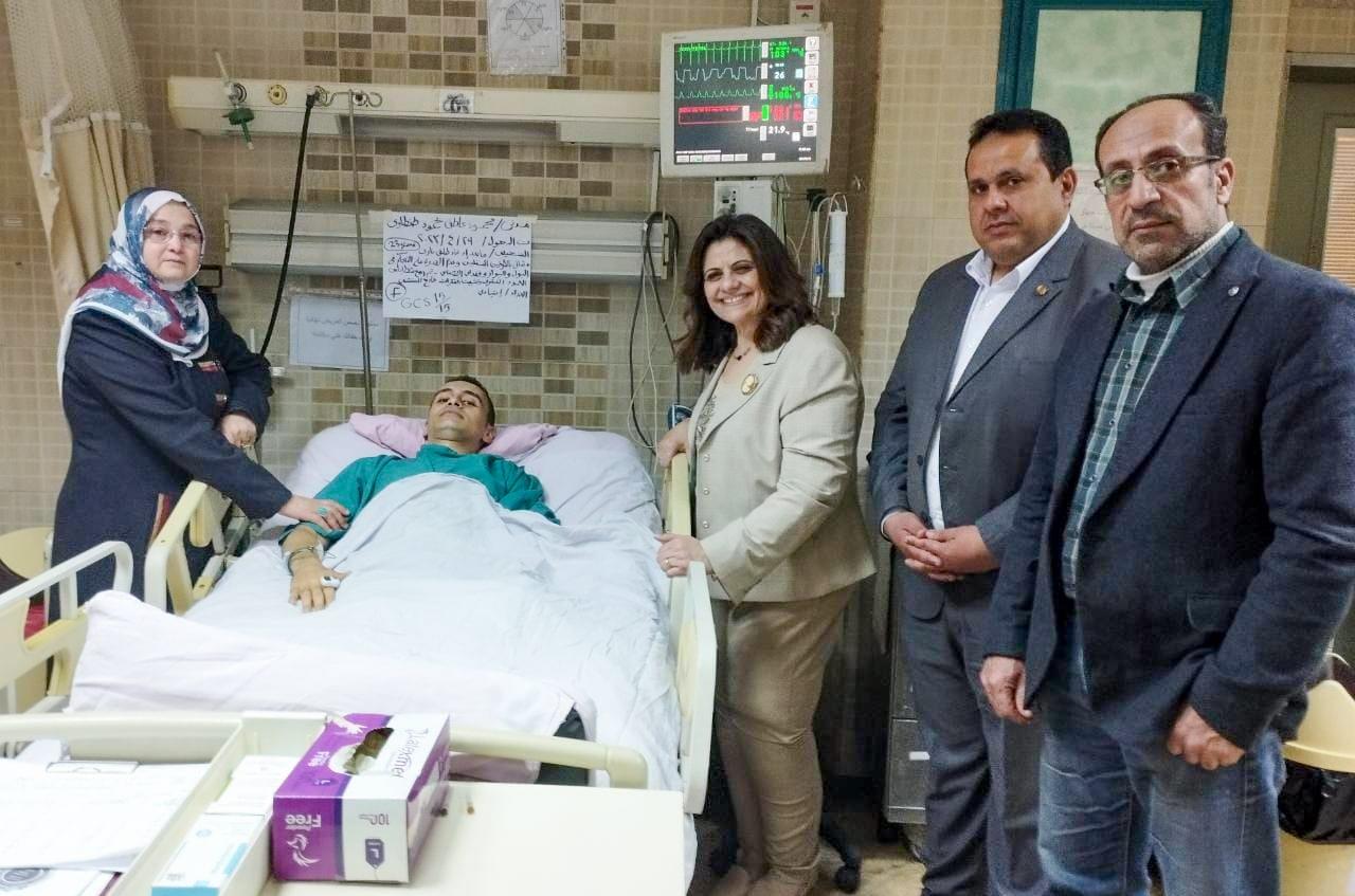 وزيرة الهجرة تزور الطالبين المصريين المصابين في أحداث السودان