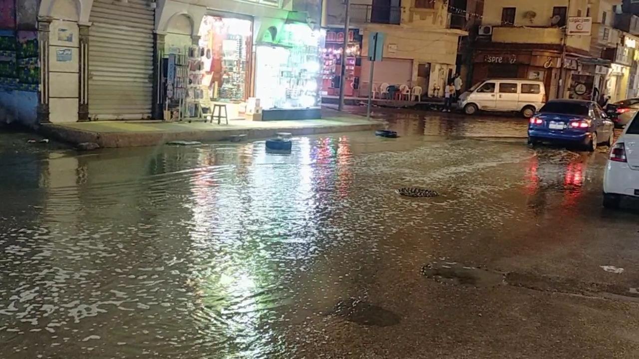 مياه الأمطار  تغرق شوارع وطرق البحيرة