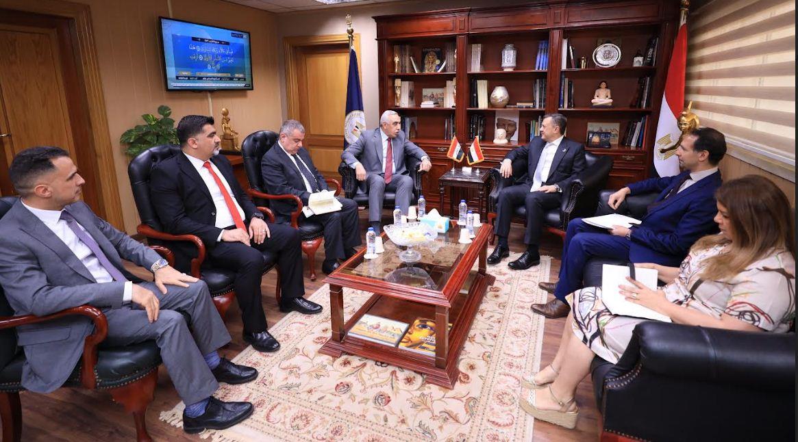 وزير السياحة والآثار يستقبل سفير العراق بالقاهرة