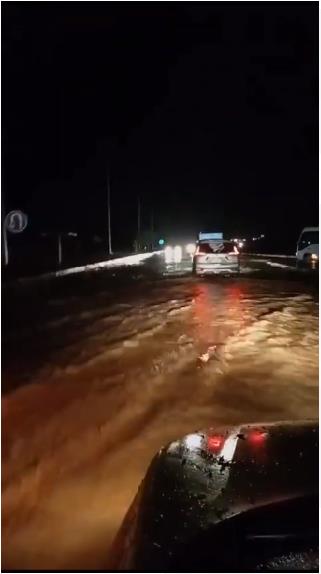 إغلاق جميع الطرق المؤدية إلى مدينة مرسى علم بسبب الأمطار