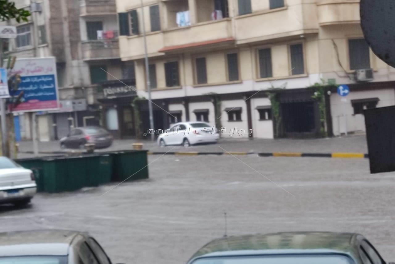أمطار "المكنسة" تغرق شوارع الإسكندرية.. و4 جهات تتدخل 