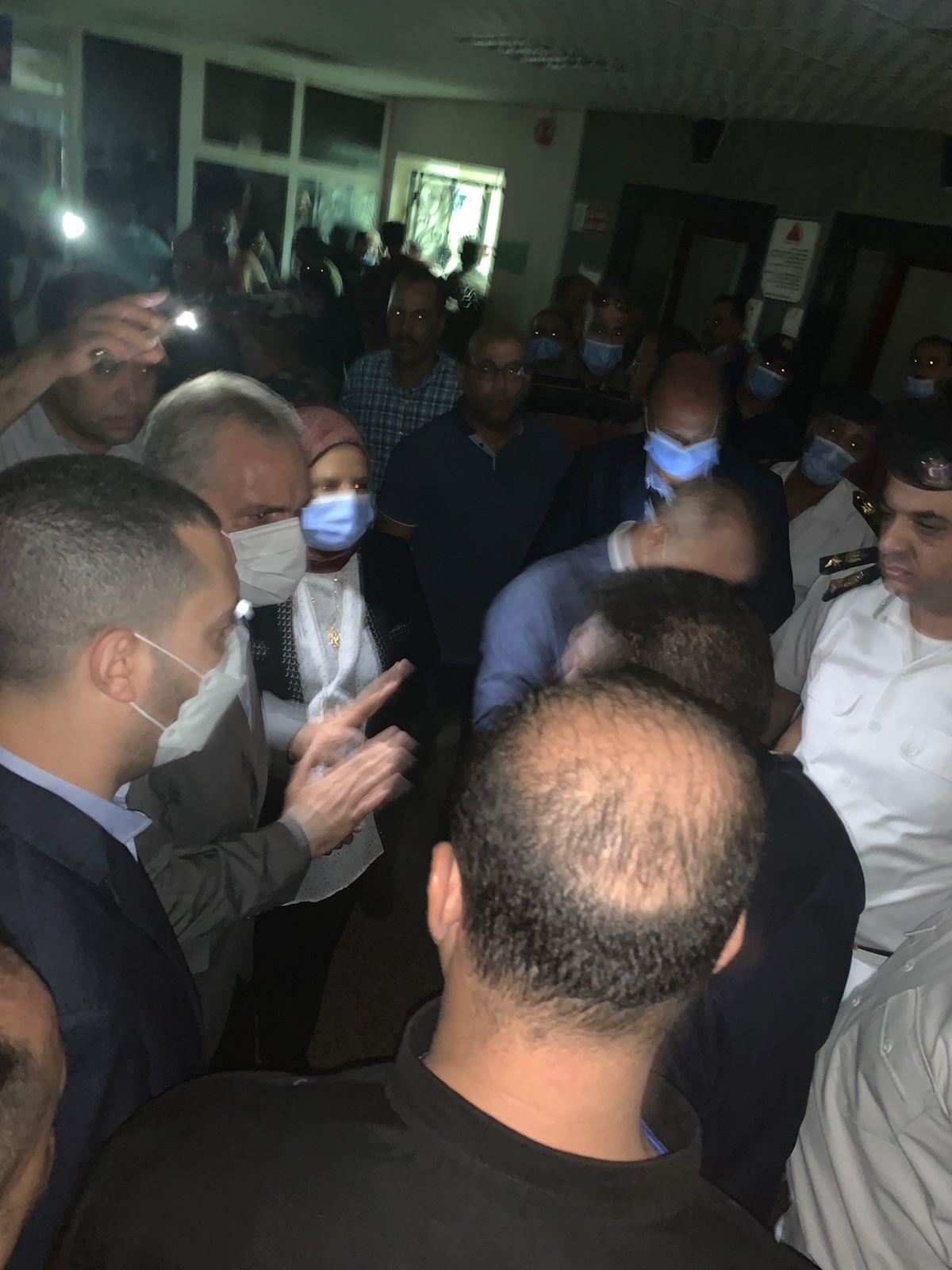 محافظ كفر الشيخ يتابع حريق بالمستشفى العام بسبب ماس كهربائي 
