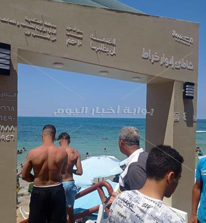 السياحة تمنع المصطافين من التجول بملابس على كورنيش الإسكندرية