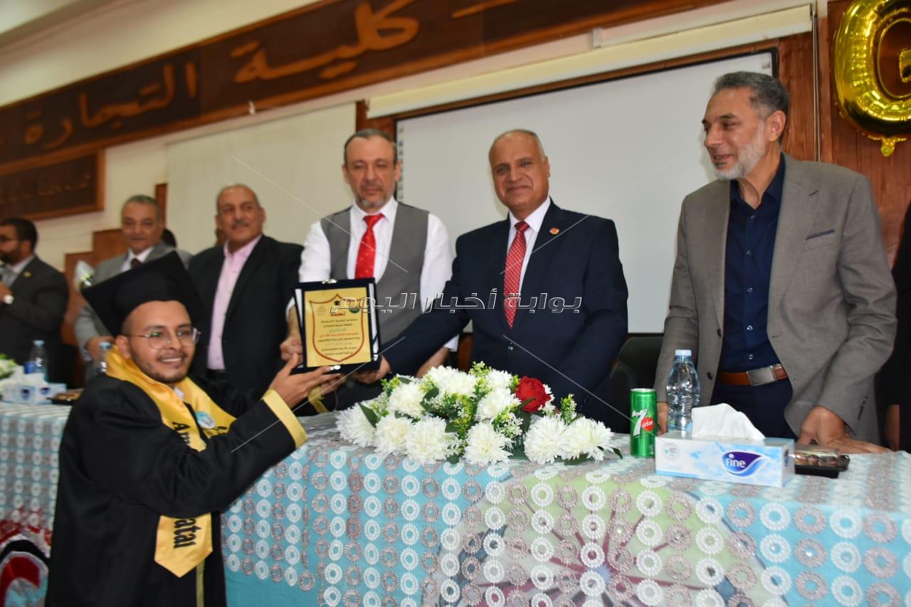 بالصور  ر ئيس جامعة مدينة السادات  يشهد تكريم المتفوقين من خريجى دفعة 2022