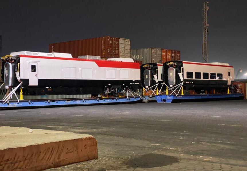 وزير النقل يعلن وصول القطار الثالث والرابع من قطارات  تالجو الفاخرة لميناء الاسكندرية 