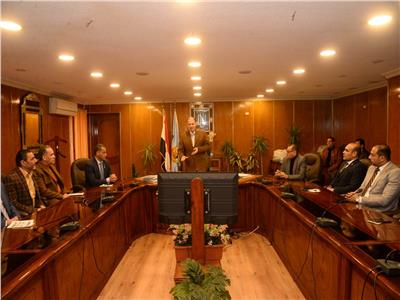 محافظ أسيوط يكرم 11 مدير مدرسة بالمحافظة 