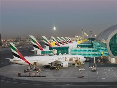 مطار دبي يعلق استقبال الرحلات الوافدة بسبب العواصف