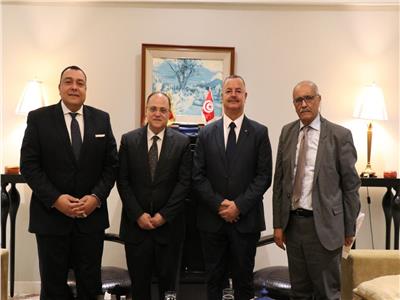 رئيس هيئة الدواء يبحث إقامة تحالفات إستراتيجية بين الشركات المصرية والتونسية