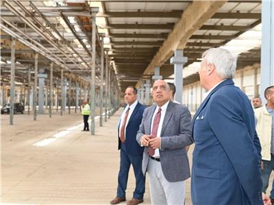في جولة ميدانية..  وزير قطاع الأعمال العام يتفقد تطوير شركة النصر لصناعة السيارات