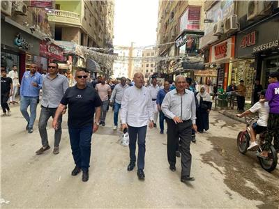 نائب محافظ القاهرة يشن حملة لإزالة الإشغالات بالمرج والنزهة     